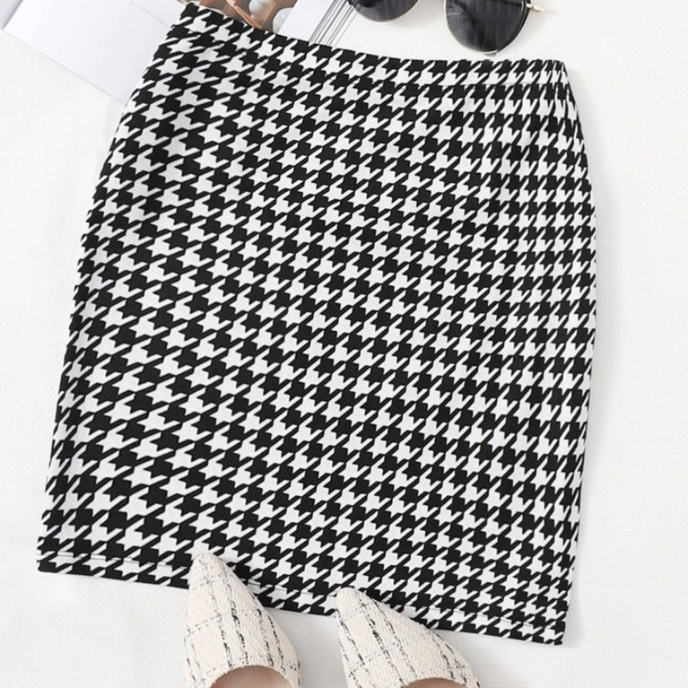 Skirts - Picture 3 of 10